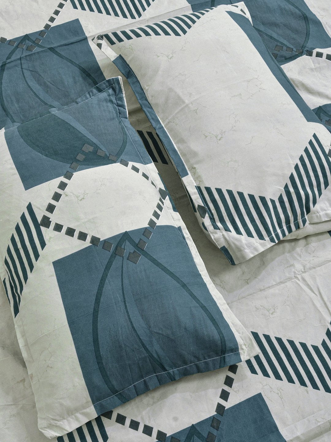 Multi Geometric 300 TC Cotton Blend Fitted Single Bedsheet with 2 Pillow Covers