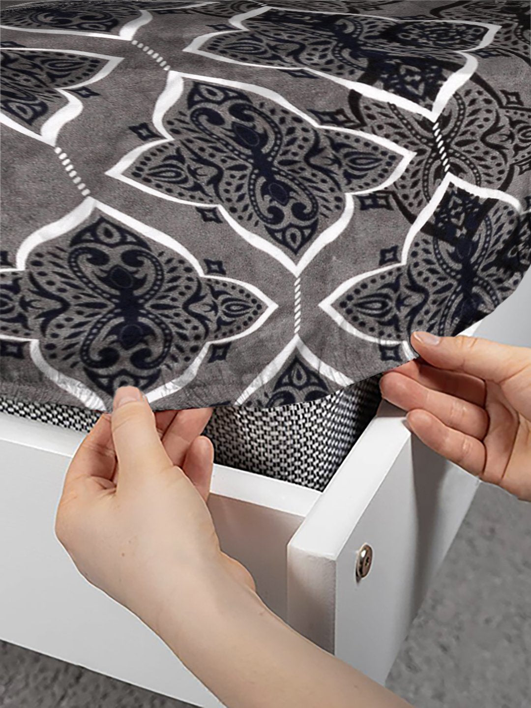 Brown Geometric Fitted Woolen Fitted Single Bedsheet with Pillow Cover