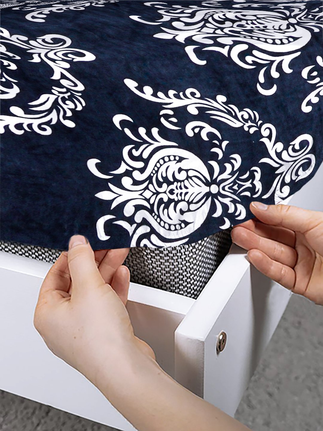 Blue Floral Super King Woolen Fitted Double Bedsheet with 2 Pillow Covers