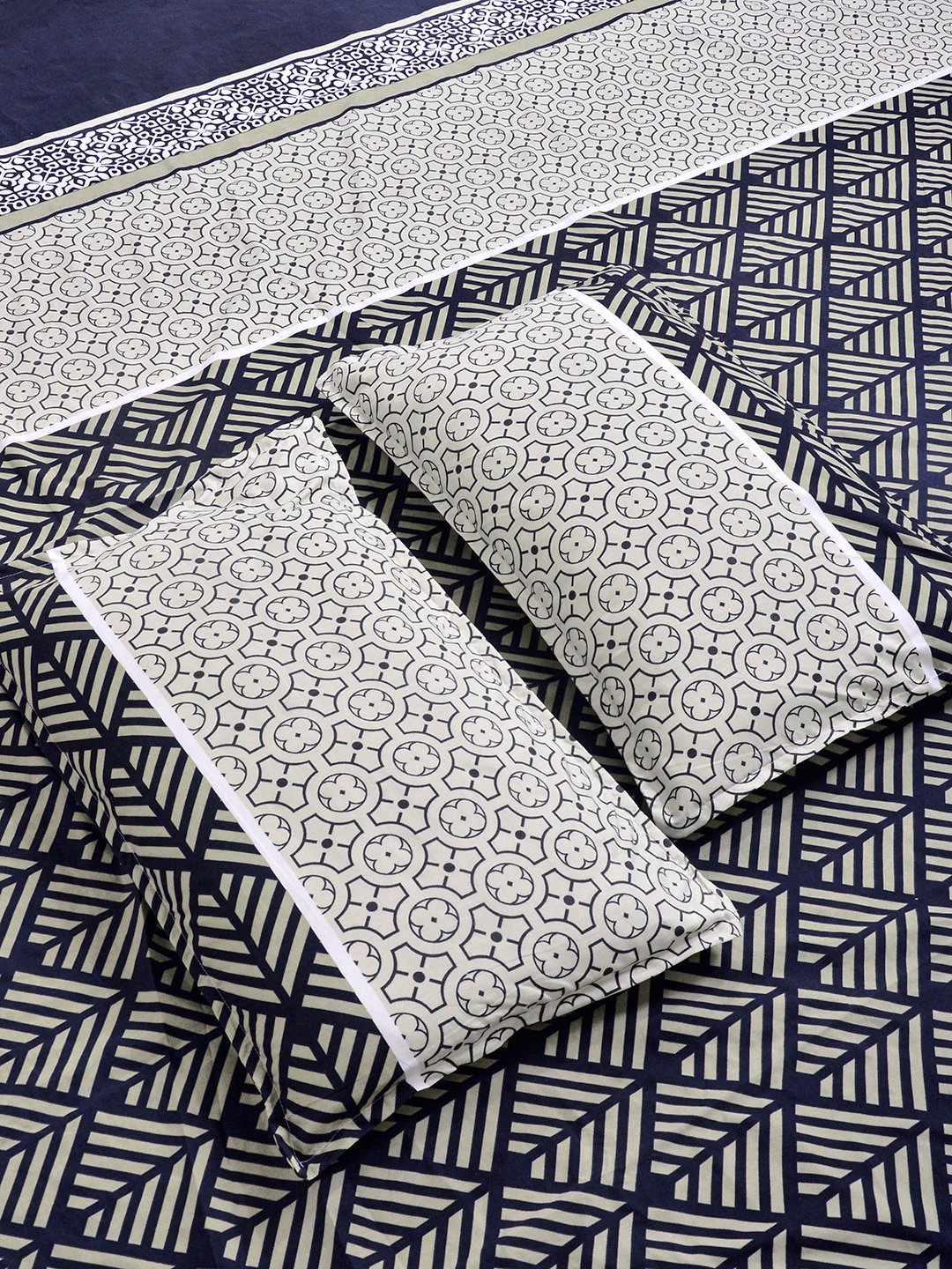 Multi Geometric Cotton Blend Fitted Double Bedsheet with 2 Pillow Covers