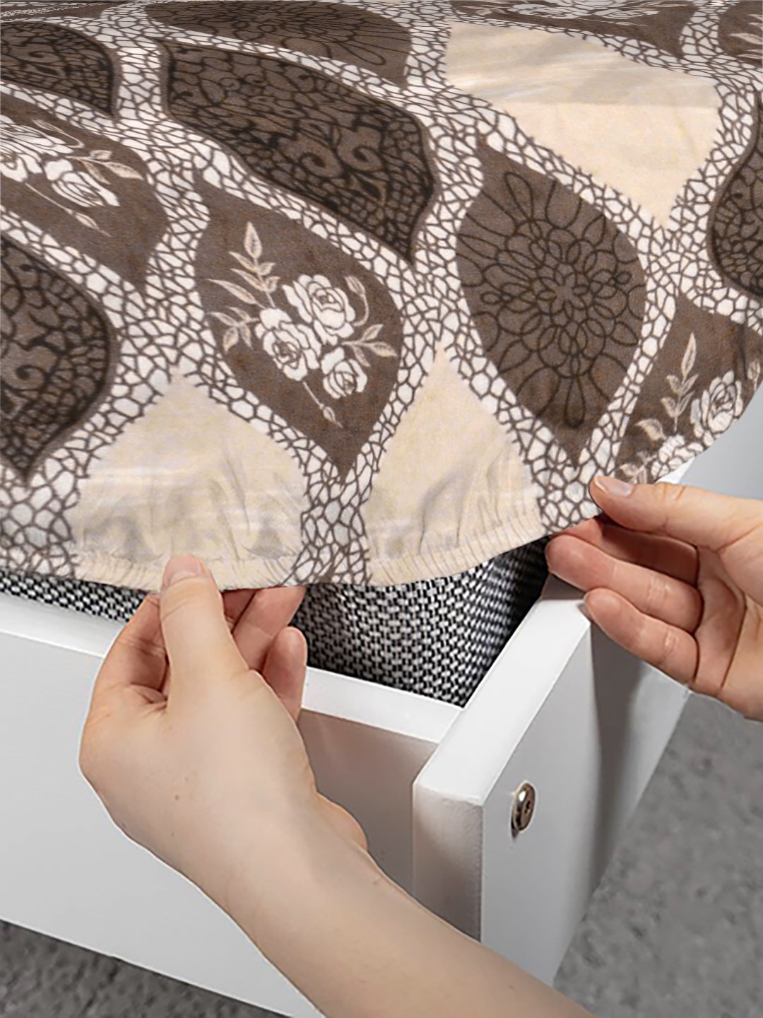 Brown Geometric Fitted Woolen Fitted Double Bedsheet with 2 Pillow Covers