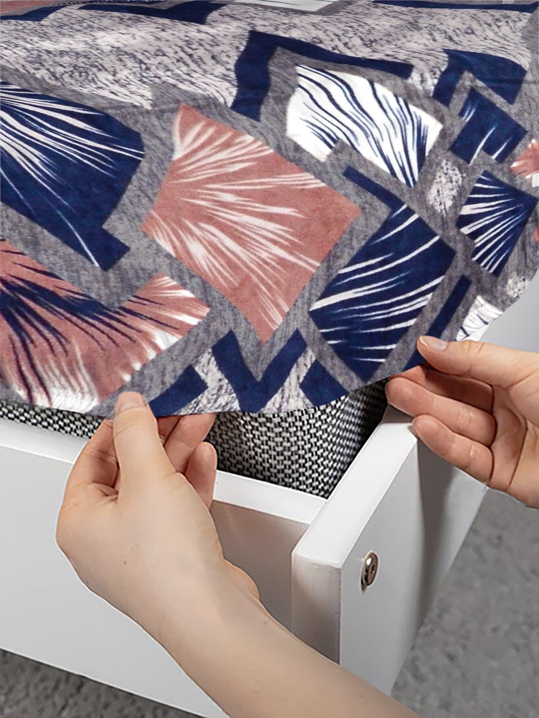 Multi Geometric Fitted Woolen Double Bedsheet with 2 Pillow Covers