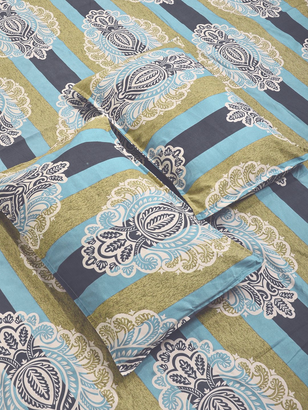 Multi Floral Fitted Fitted Cotton Blend Double Bedsheet with 2 Pillow Covers