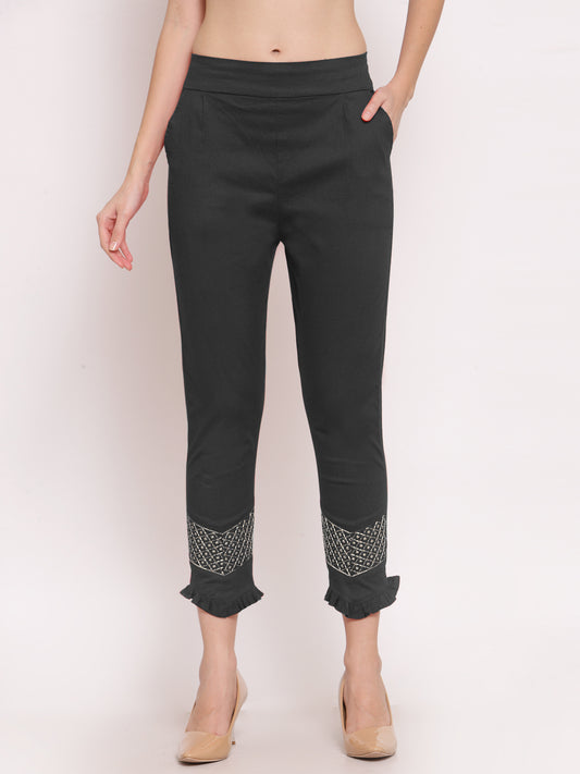 Klotthe Women Black Solid Slim Fit Trouser