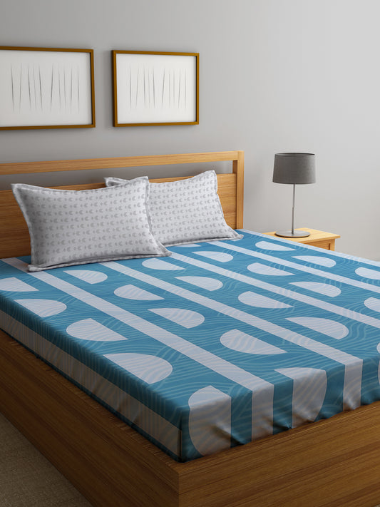 Klotthe Multicolor Geometric 300 TC Cotton Blend Fitted Double Bedsheet Set in Book Fold Packing