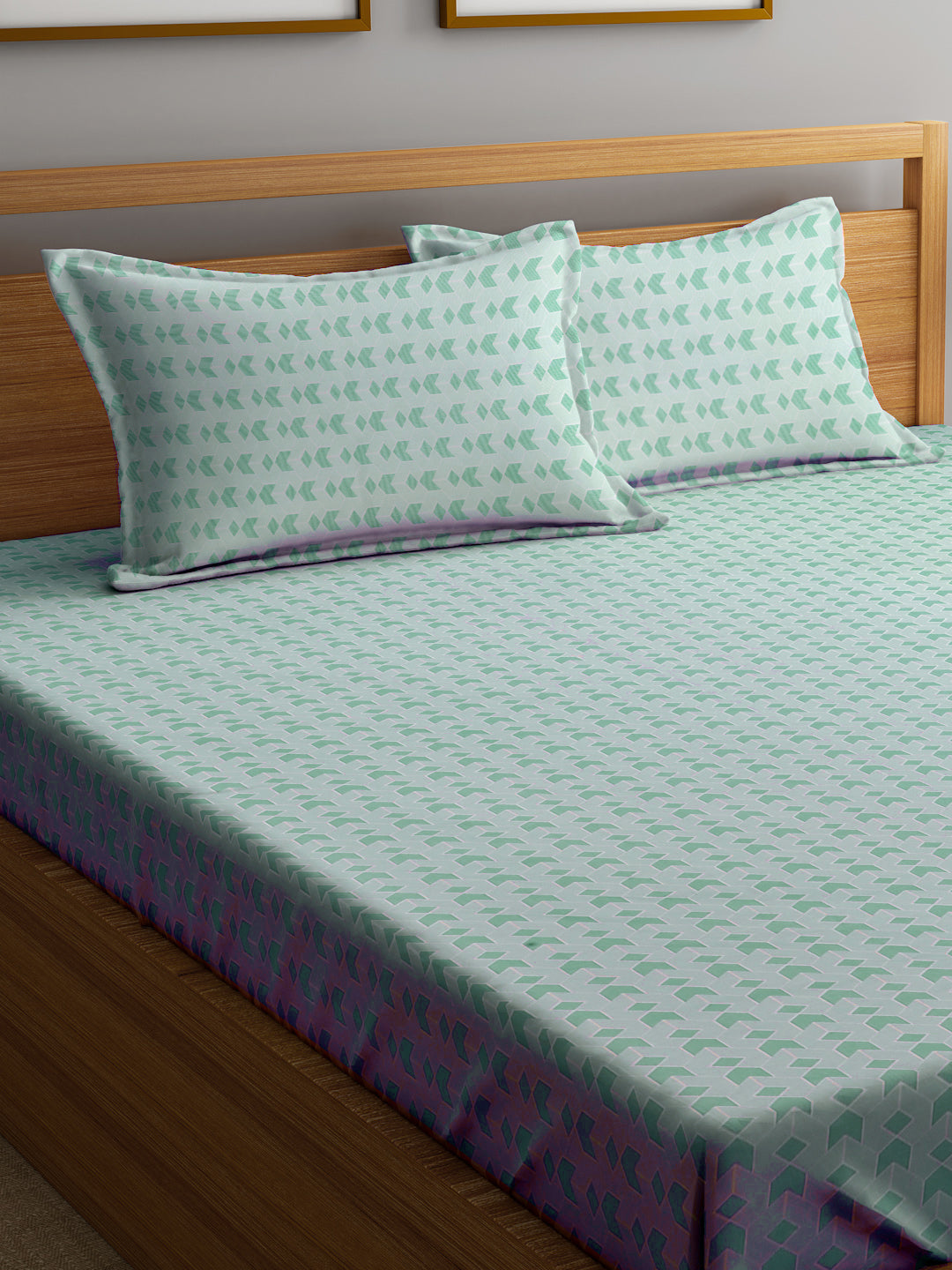 Klotthe Green Geometric 300 TC Cotton Blend Fitted Double Bedsheet with 2 Pillow Covers