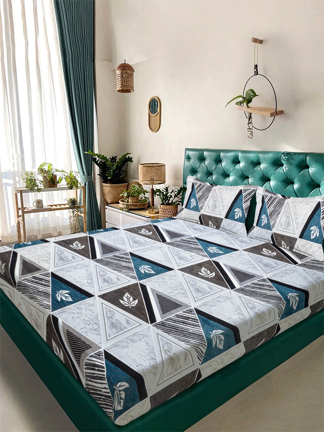Multi Geometric Super King Woolen Double Bedsheet with 2 Pillow Covers