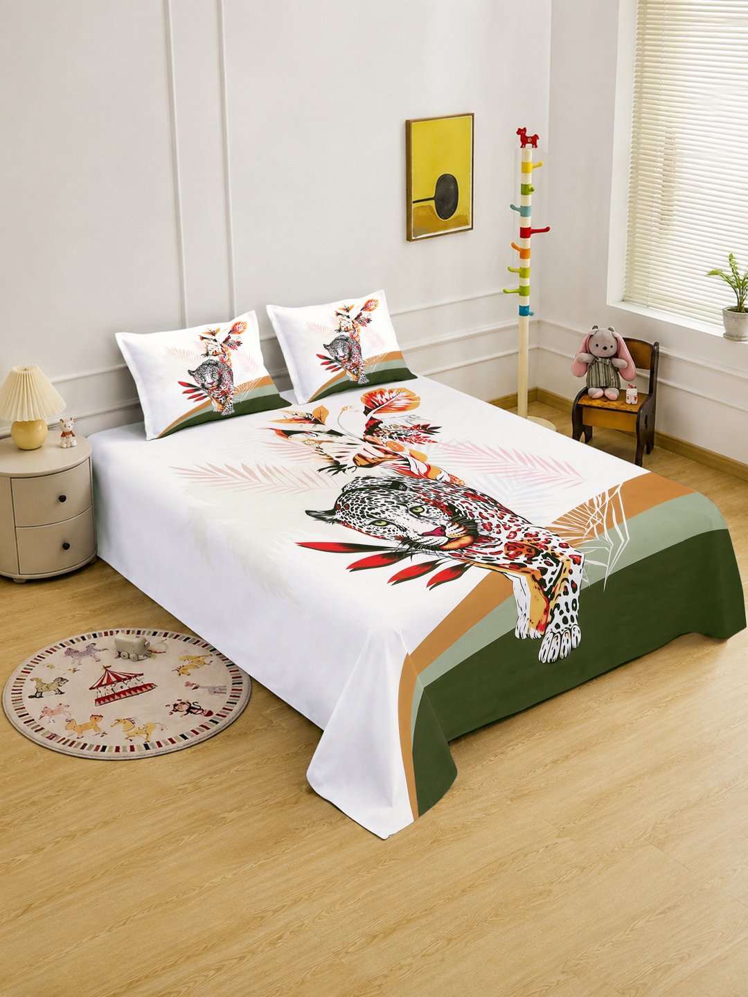 Digital White Animal Cotton Blend Double Bedsheet with 2 Pillow Covers