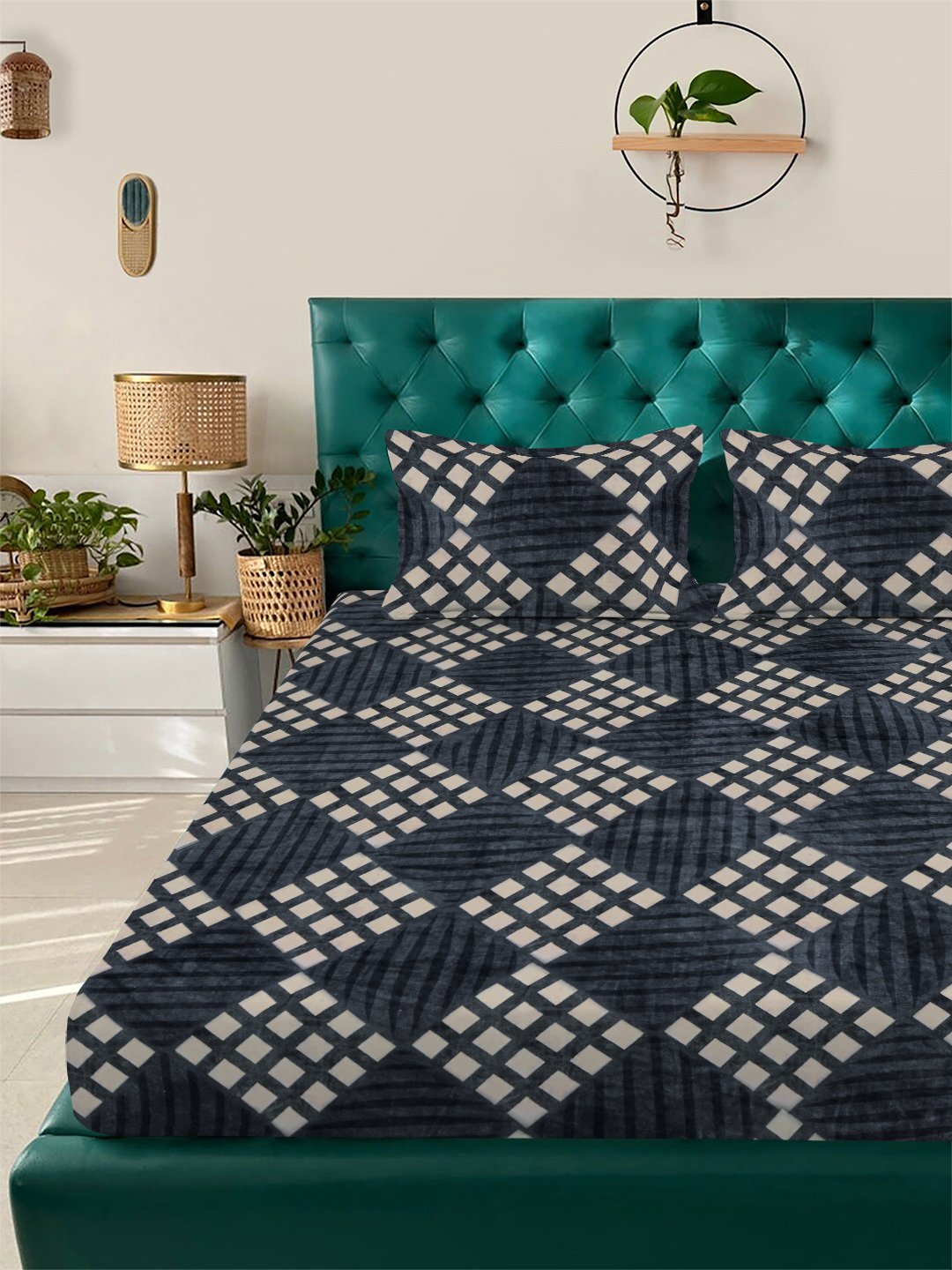 Grey Geometric Super King Woolen Double Bedsheet with 2 Pillow Covers