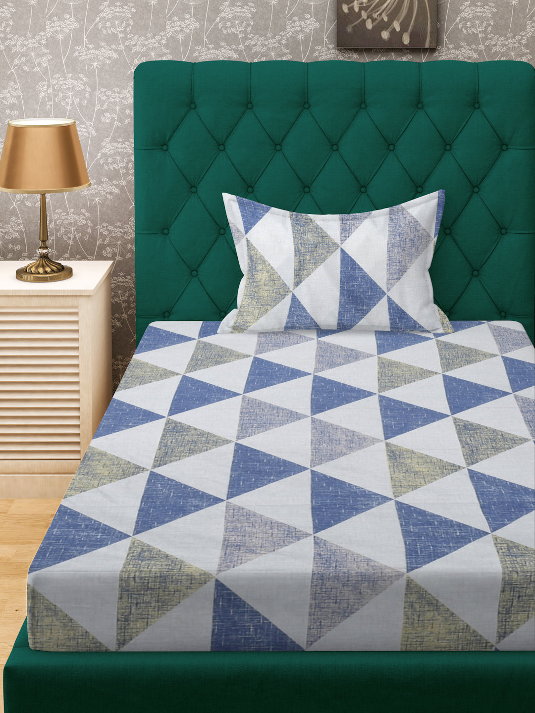 Klotthe Multicolor Geometric 300 TC Cotton Blend Fitted Single Bedsheet Set in Book Fold Packing
