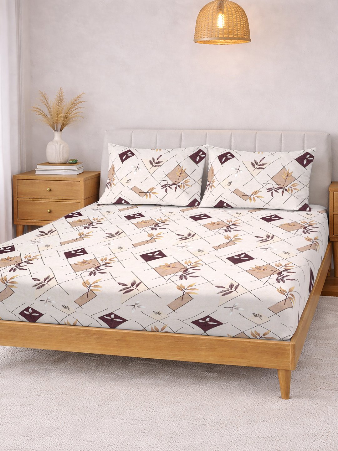 Cream Geometric Cotton Blend Fitted Double Bedsheet with 2 Pillow Covers