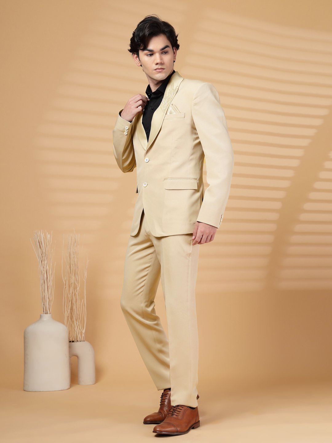Cream Solid Embroidery Single-Breasted Two-Piece Party Suit