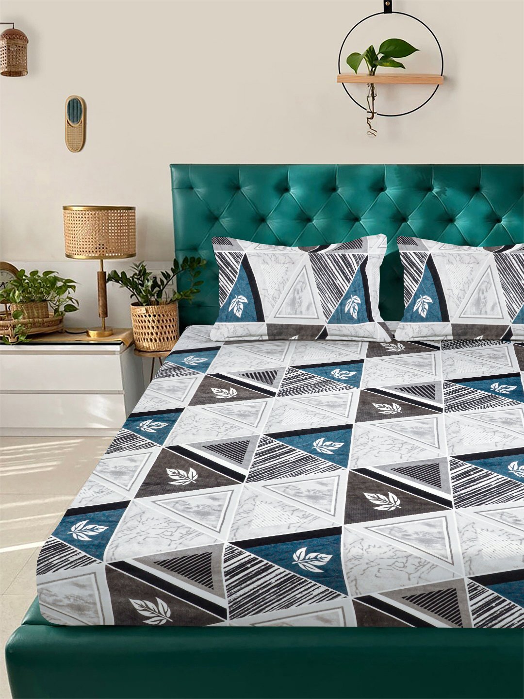 Multi Geometric Super King Woolen Fitted Double Bedsheet with 2 Pillow Covers
