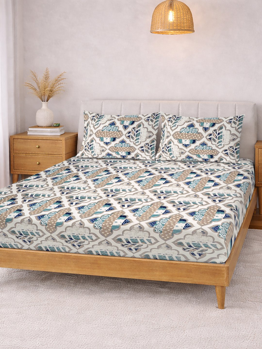 Cream Geometric Cotton Blend Double Bedsheet with 2 Pillow Covers