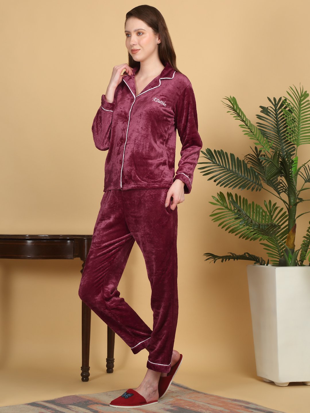 Klotthe Women Maroon Solid Woolen Night Suit