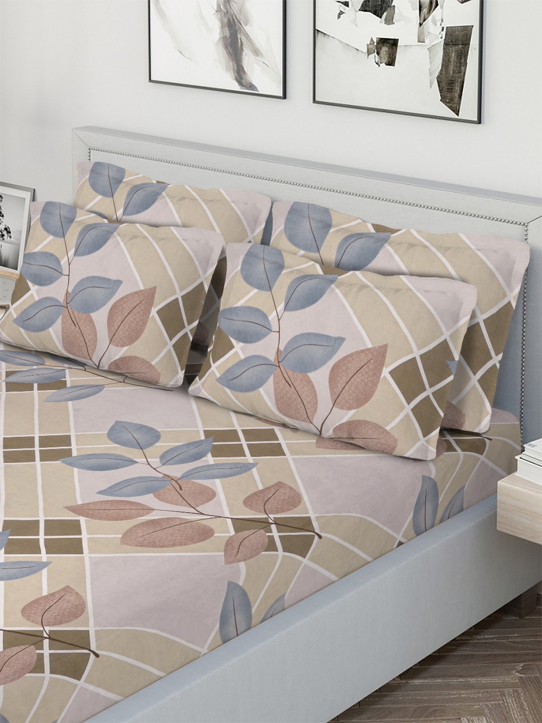 Multi Geometric 300 TC Cotton Blend Double Bedsheet with 4 Pillow Covers
