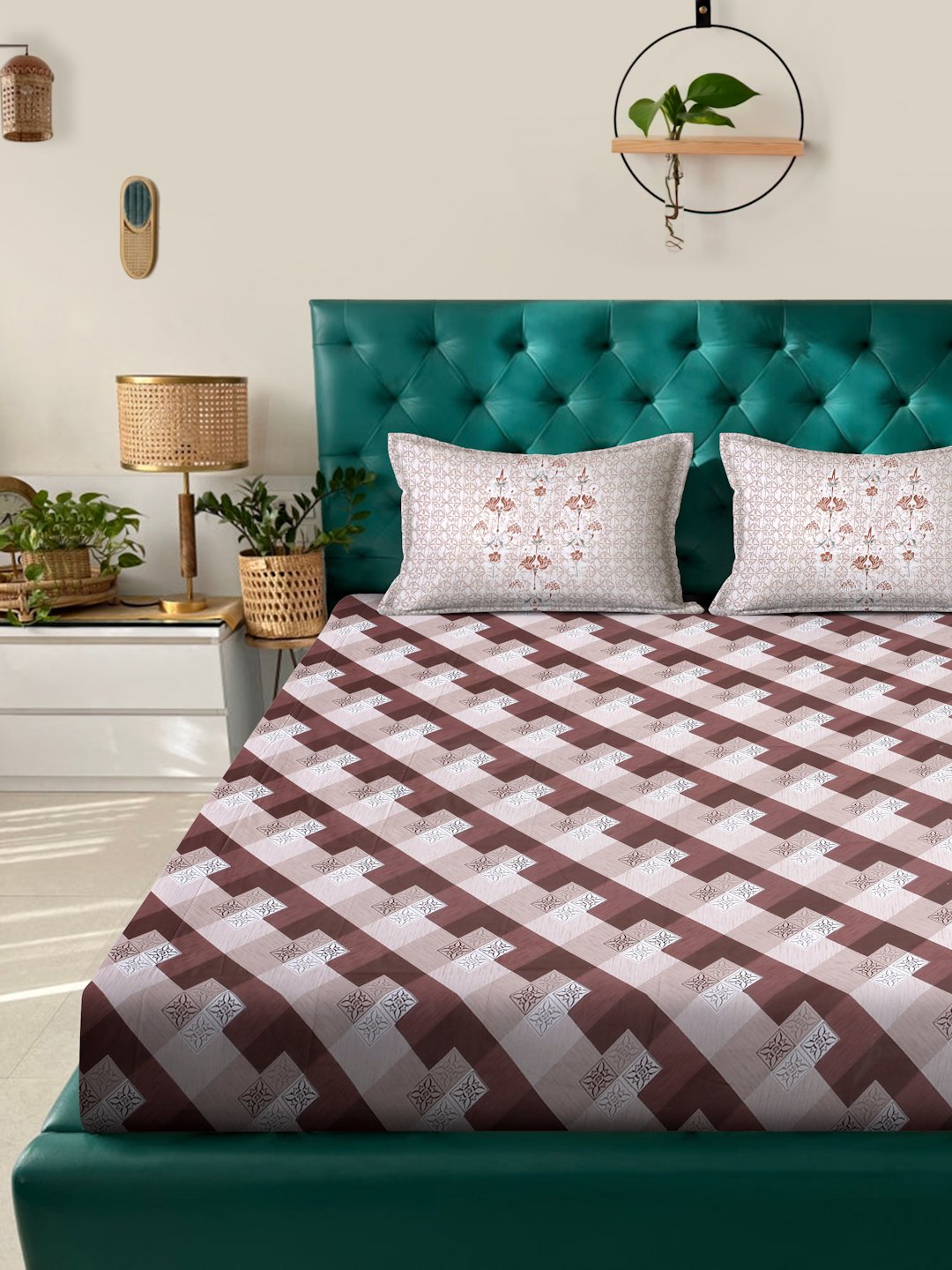 Rust Geometric 400 TC Pure Cotton Super King Double Bedsheet with 2 Pillow Covers