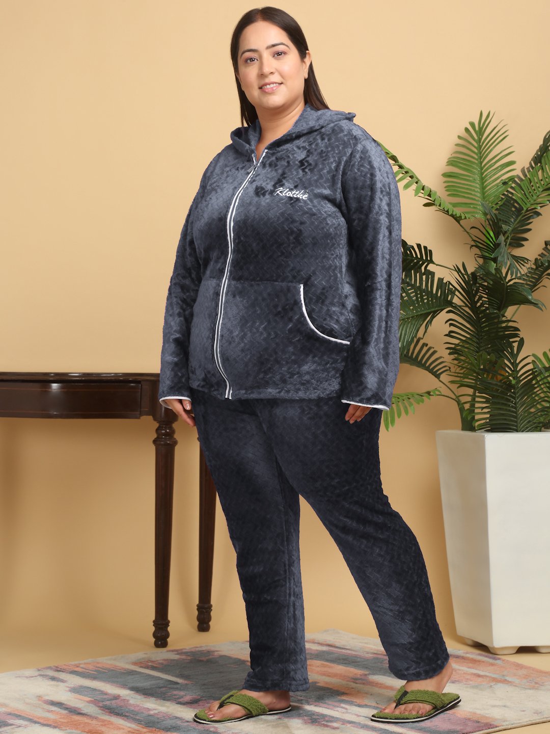 Women Grey Solid Hooded Woolen Night Suit
