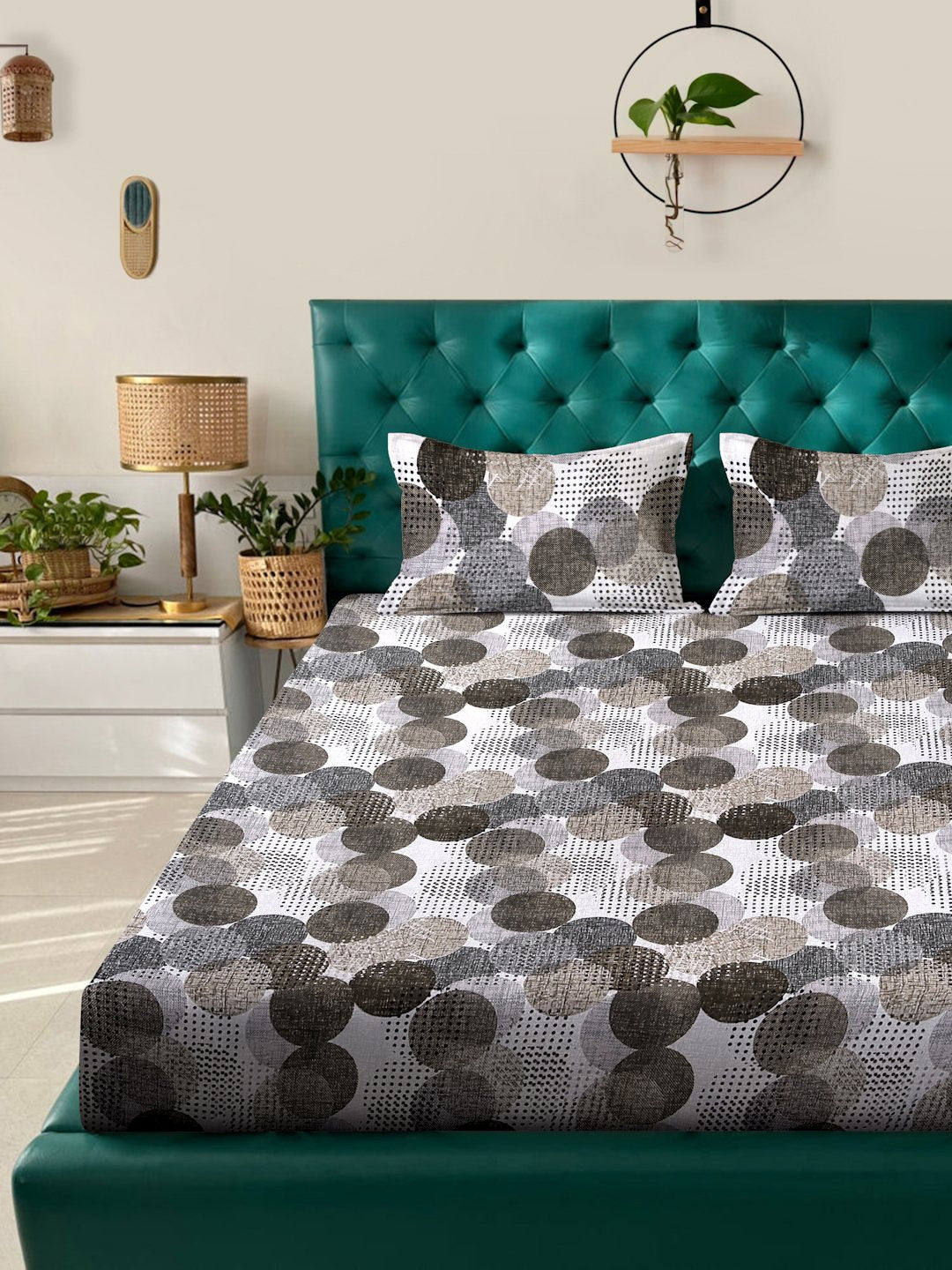 Brown Geometric 300 TC Cotton Blend Fitted Double Bedsheet with 2 Pillow Covers