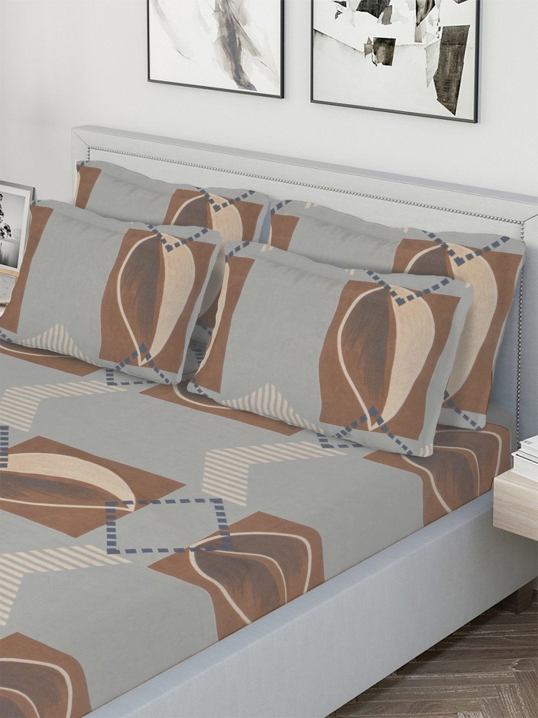 Multi Geometric 300 TC Cotton Blend Double Bedsheet with 4 Pillow Covers