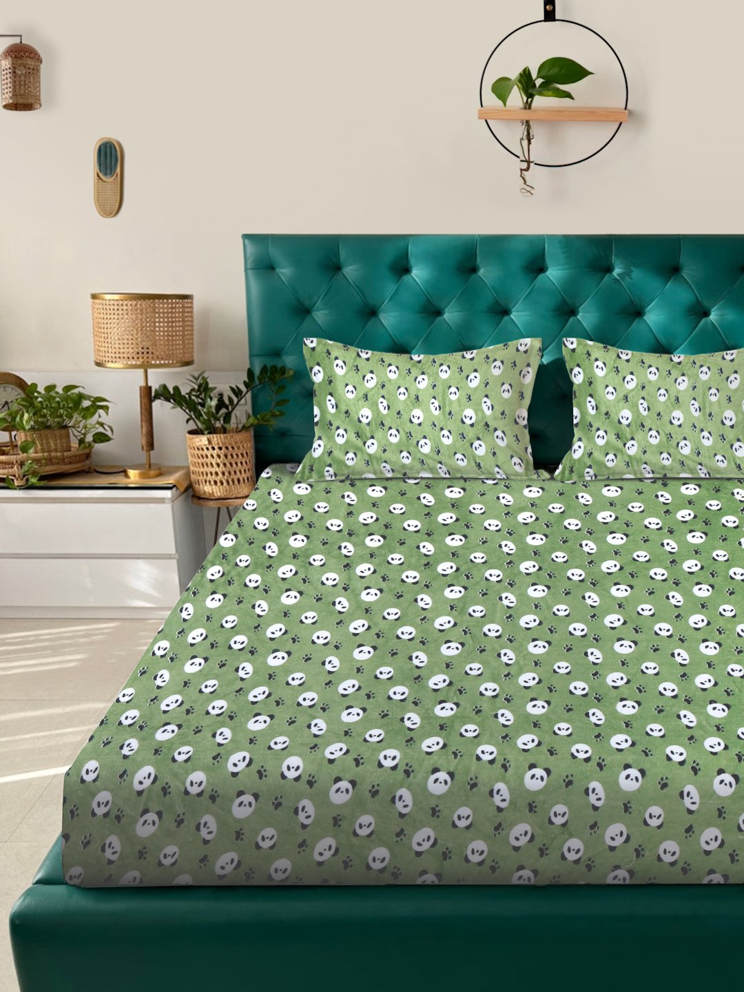 Green Cartoon Characters Woolen Fitted Double Bed Sheet with 2 Pillow Covers