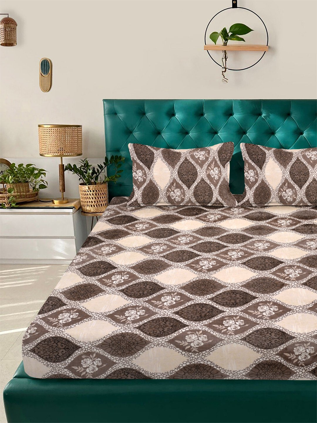 Brown Geometric Fitted Woolen Fitted Double Bedsheet with 2 Pillow Covers
