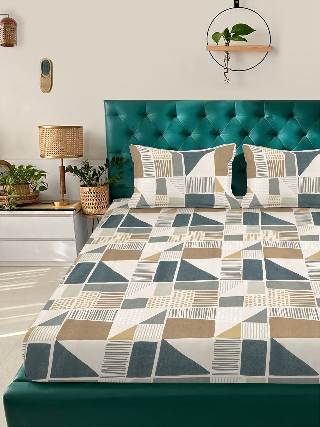 Multi Geometric 300 TC Cotton Blend Double Bedsheet with 2 Pillow Covers