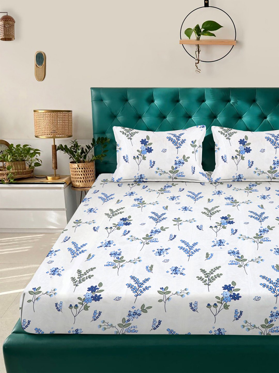 White Geometric 300 TC Cotton Blend Double Bedsheet in Book Fold Packing