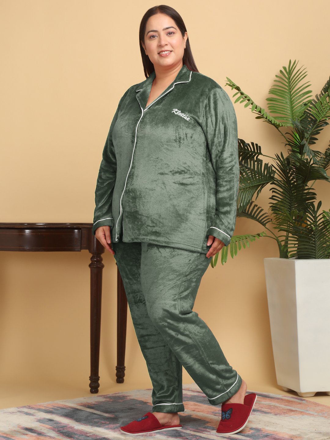 Women Green Solid Plus Size Woolen Night Suit