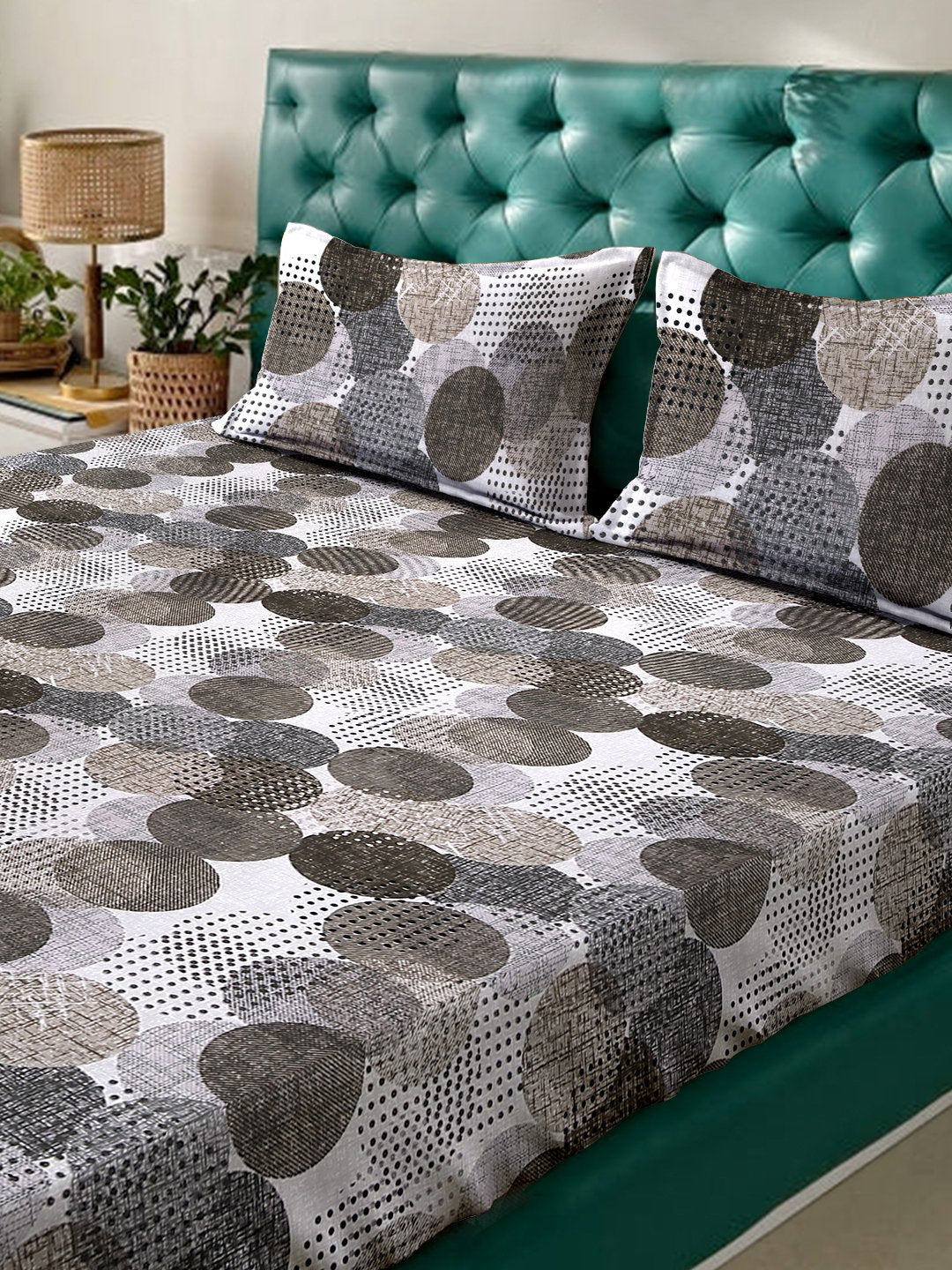 Brown Geometric 300 TC Cotton Blend Fitted Double Bedsheet with 2 Pillow Covers