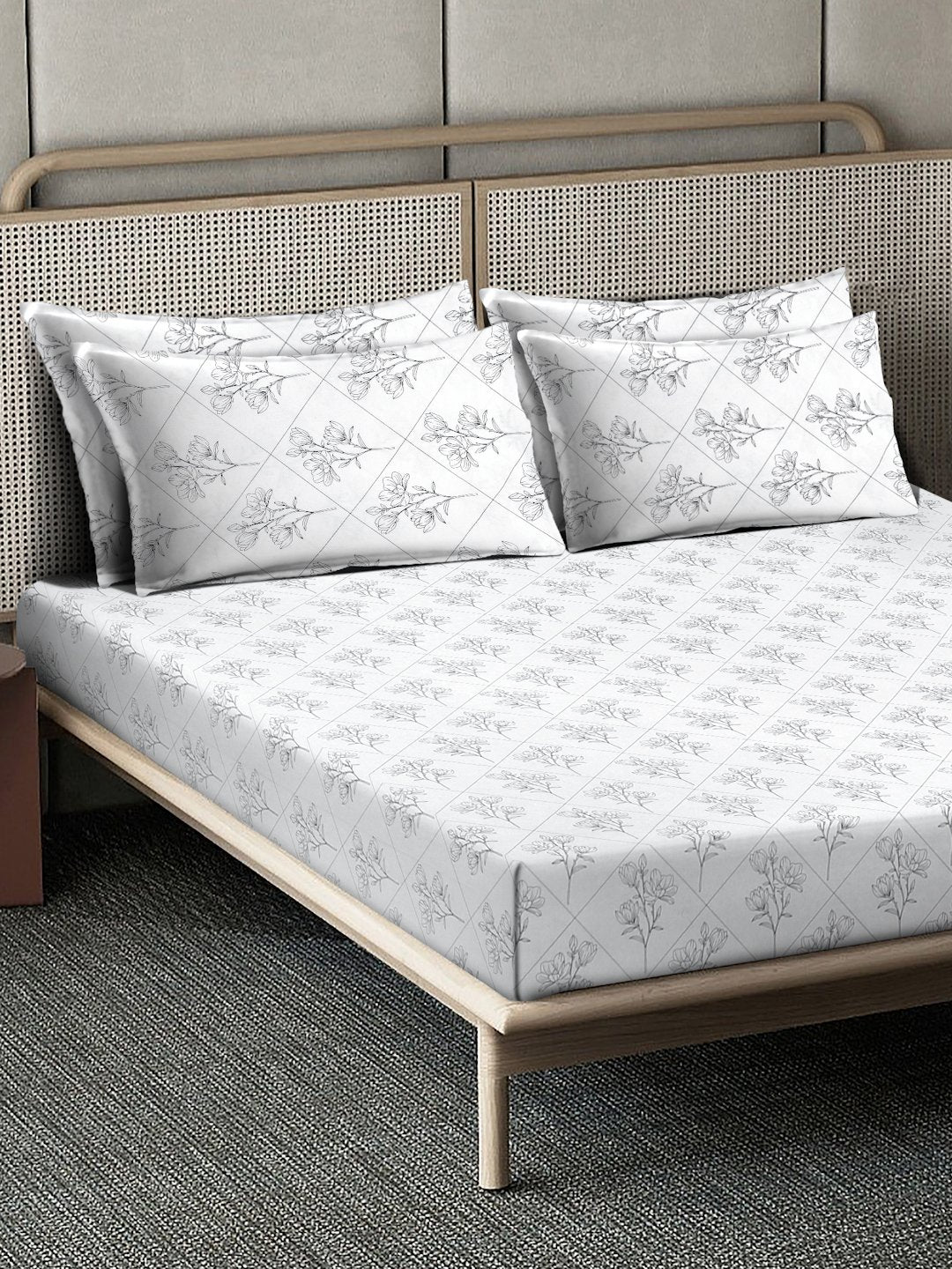 OffWhite Floral 400 TC Pure Cotton Super King Double Bedsheet with 4 Pillow Covers