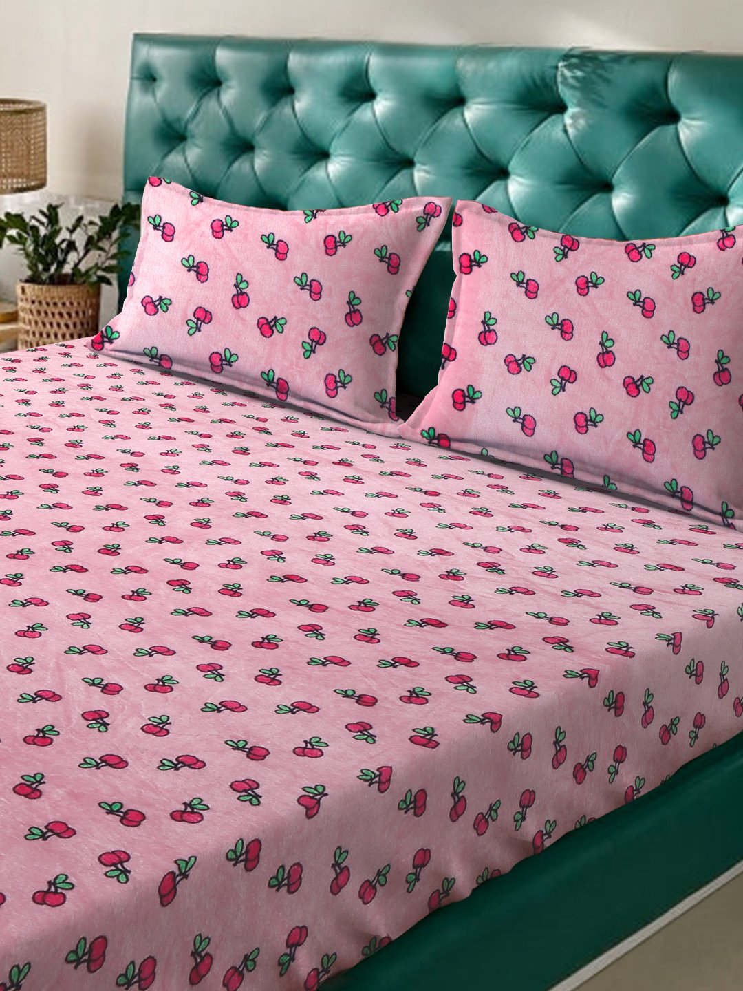 Pink Cartoon Characters Woolen Fitted Double Bed Sheet with 2 Pillow Covers