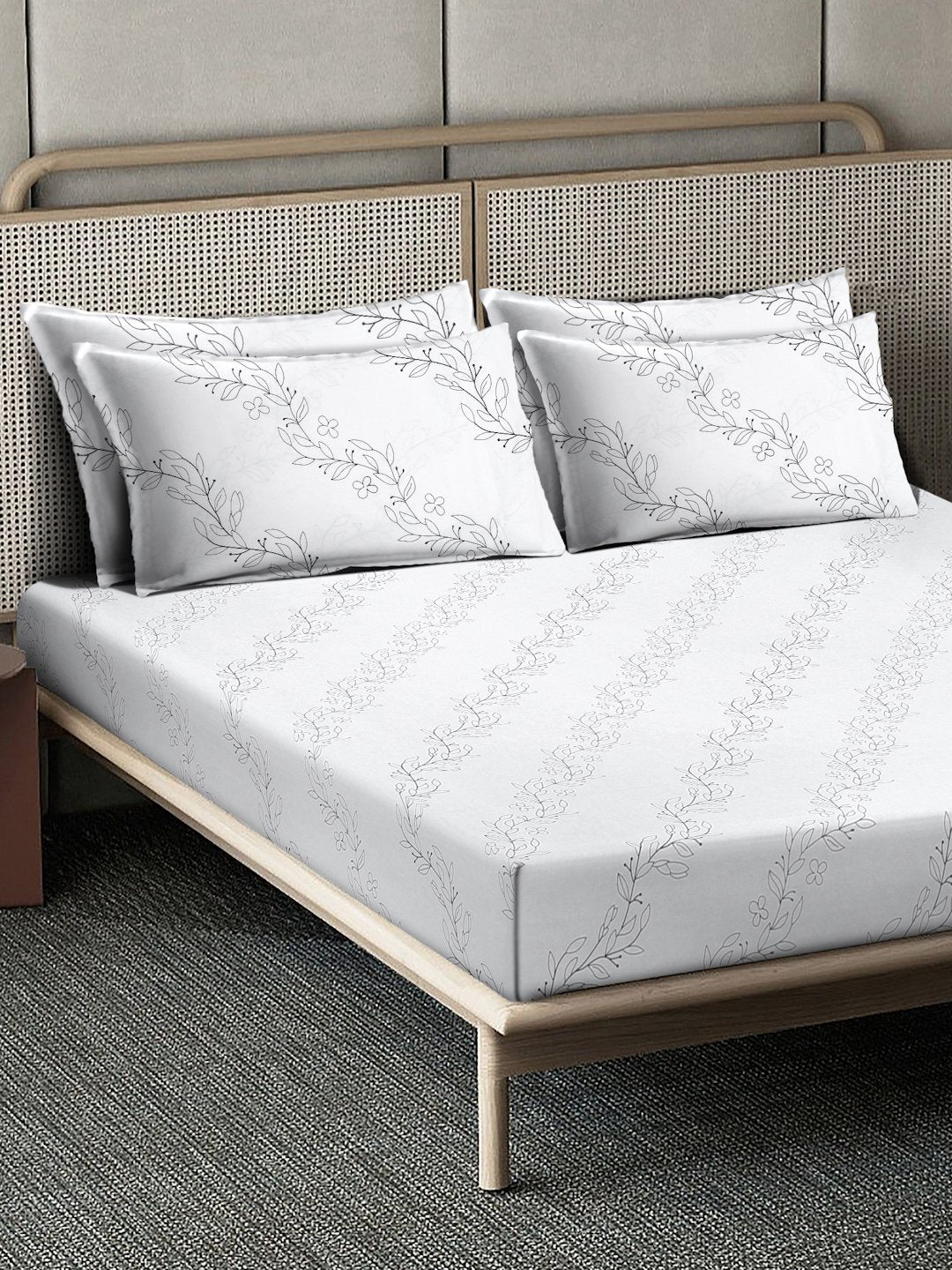 OffWhite Floral 400 TC Pure Cotton Super King Double Bedsheet with 4 Pillow Covers