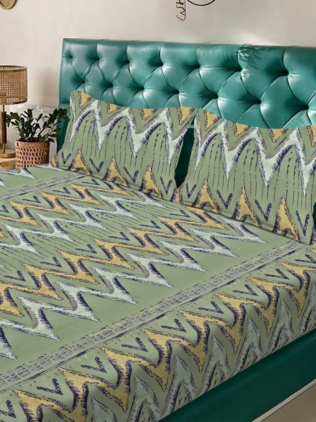 Green Geometric 300 TC Cotton Blend Fitted Double Bedsheet in Book Fold Packing