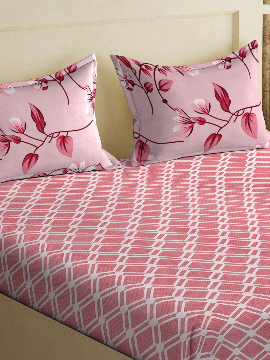 Klotthe Red Geometric 300 TC Cotton Blend Double Bedsheet with 2 Pillow Covers