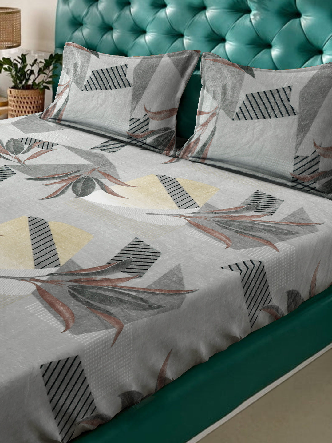 Klotthe Grey Floral Woolen Double Bed Sheet with 2 Pillow Covers