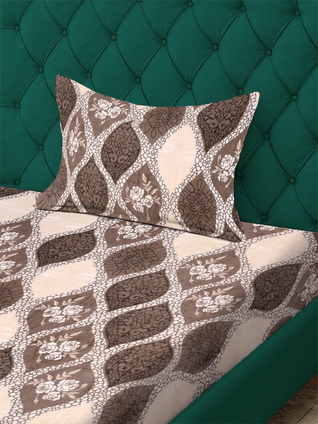 Brown Geometric Fitted Woolen Fitted Single Bedsheet with Pillow Cover