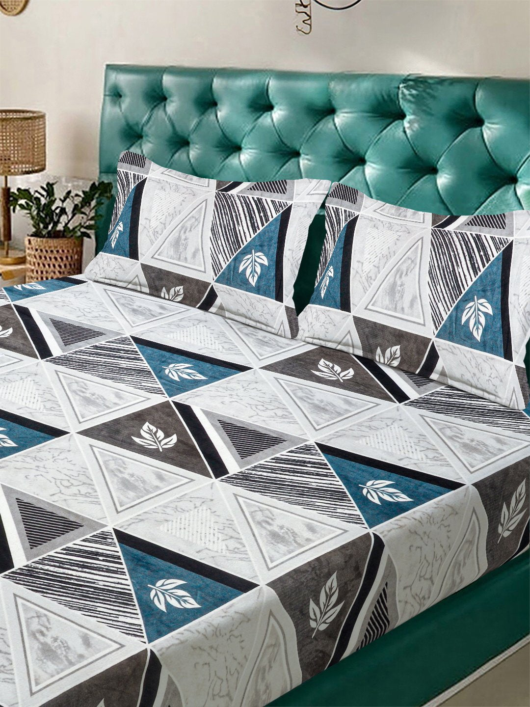 Multi Geometric Super King Woolen Fitted Double Bedsheet with 2 Pillow Covers