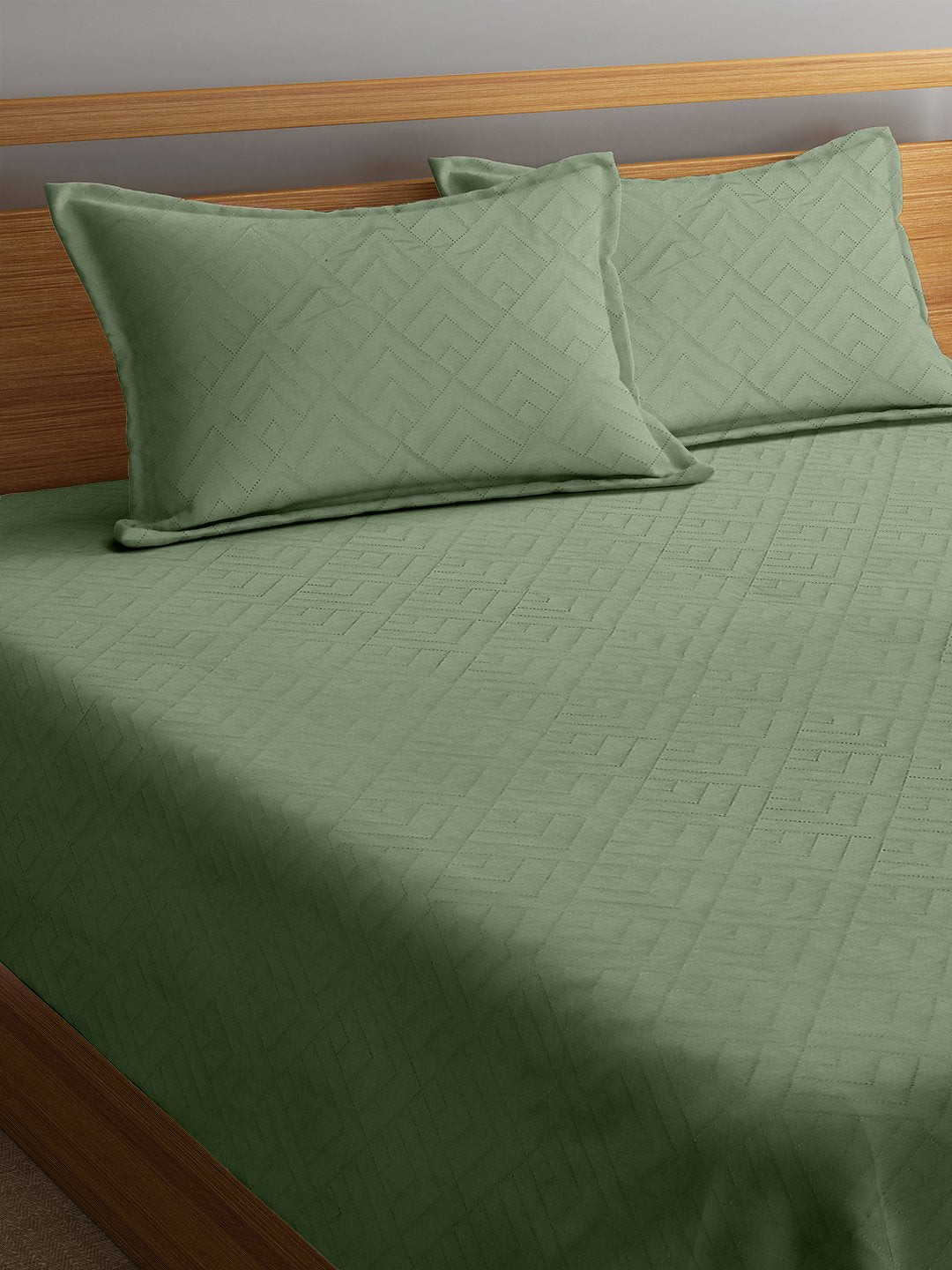Green Geometric King Size Micro Fiber Filling Double Bedcover with 2 Pillow covers