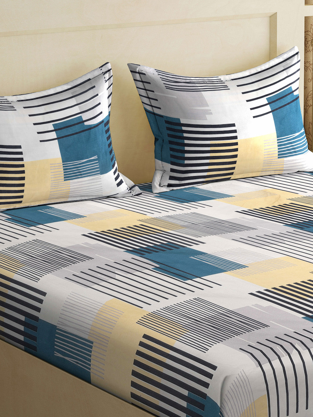 Klotthe Multicolor Geometric 300 TC Cotton Blend Double Bedsheet with 2 Pillow Covers