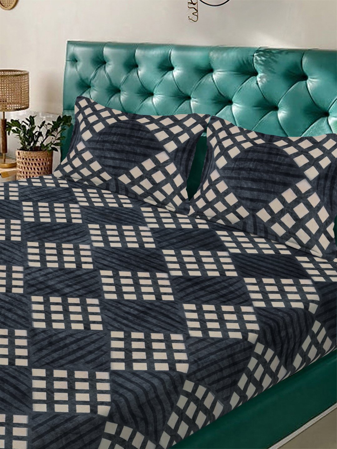 Grey Geometric Super King Woolen Double Bedsheet with 2 Pillow Covers