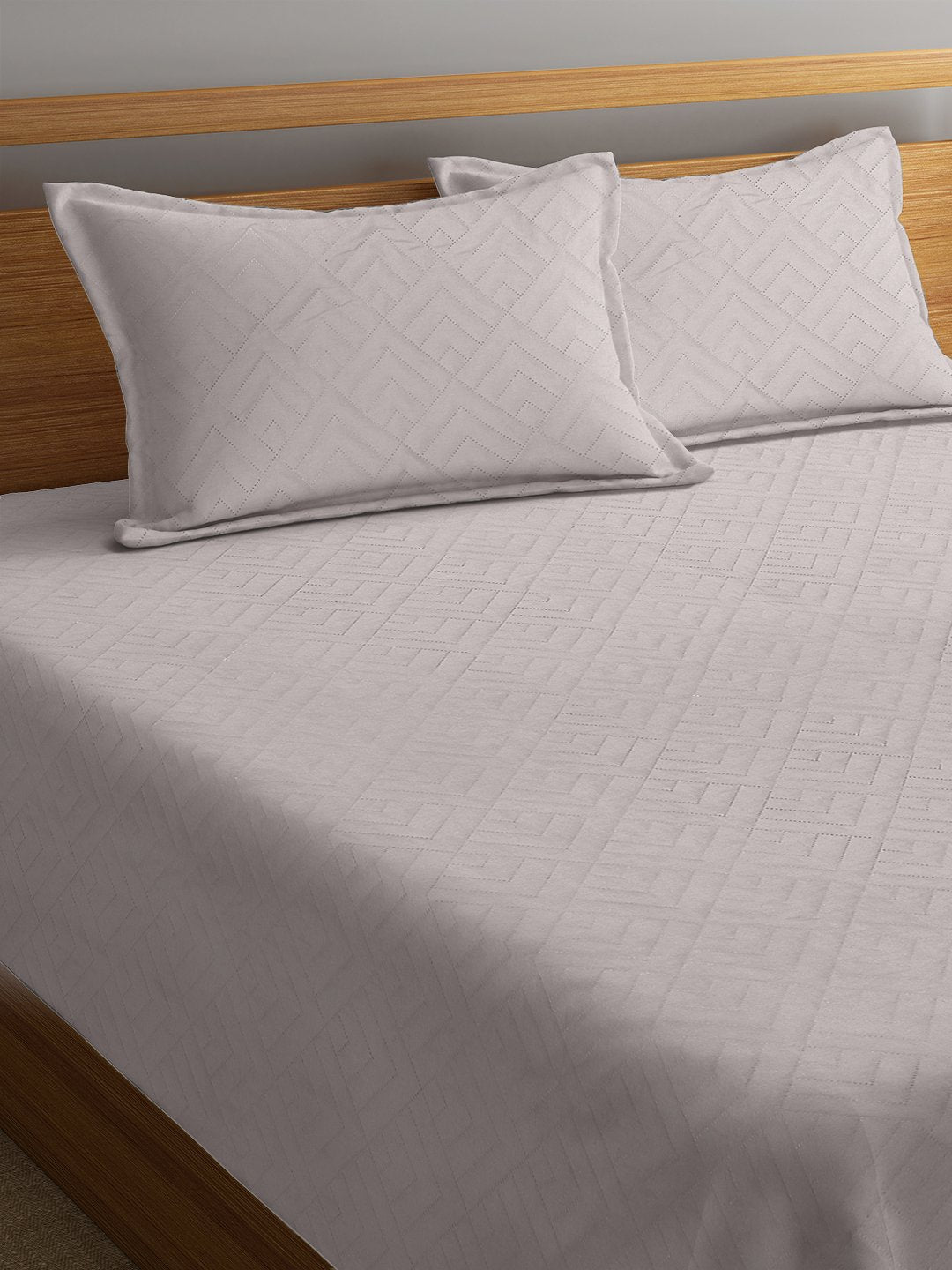 Cream Geometric King Size Micro Fiber Filling Double Bedcover with 2 Pillow covers