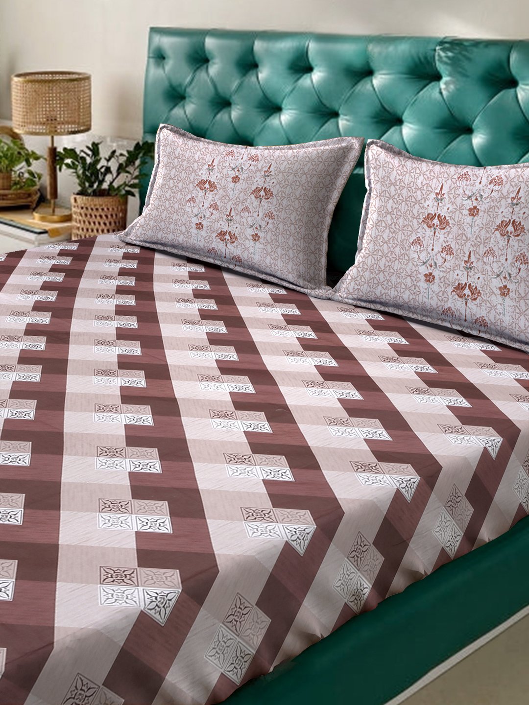 Rust Geometric 400 TC Pure Cotton Super King Double Bedsheet with 2 Pillow Covers