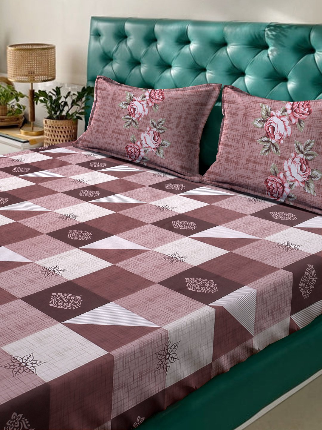 Rust Geometric 400 TC Pure Cotton Super King Double Bedsheet with 2 Pillow Covers