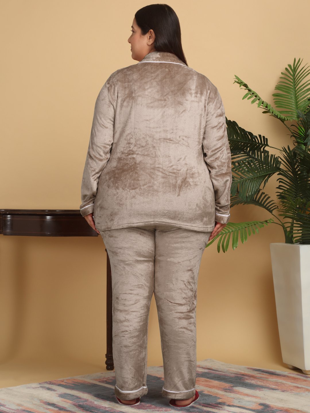 Women Brown Solid Plus Size Woolen Night Suit