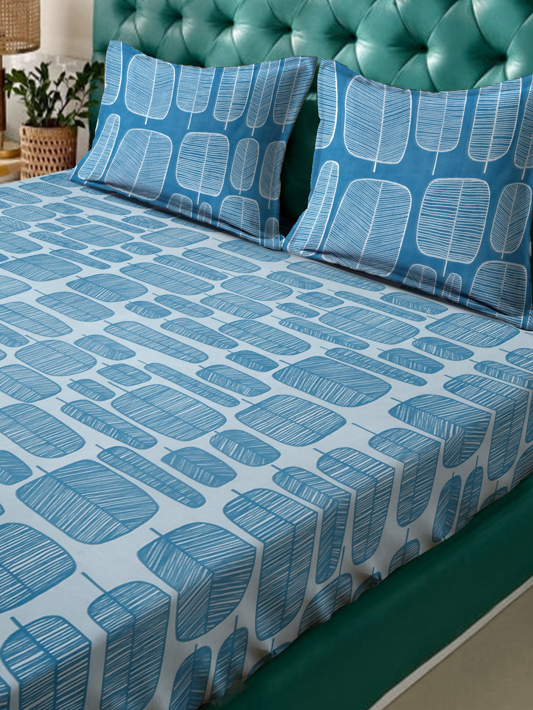 Klotthe Turquoise Geometric 300 TC Cotton Blend Fitted Double Bedsheet in Book Fold Packing