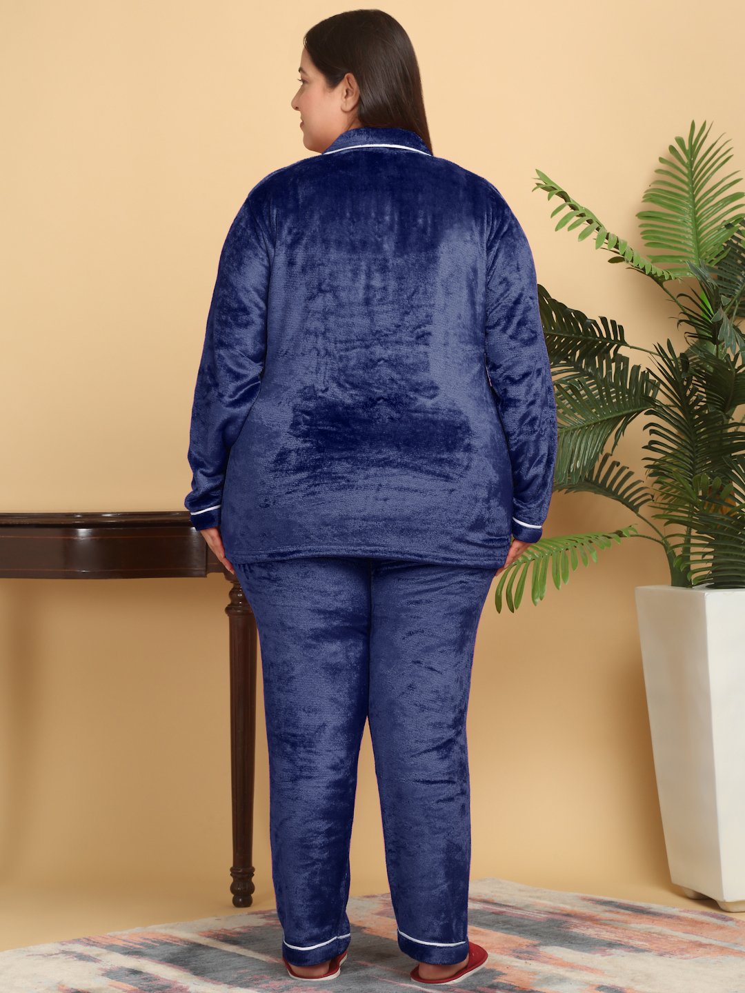Women Blue Solid Plus Size Woolen Night Suit
