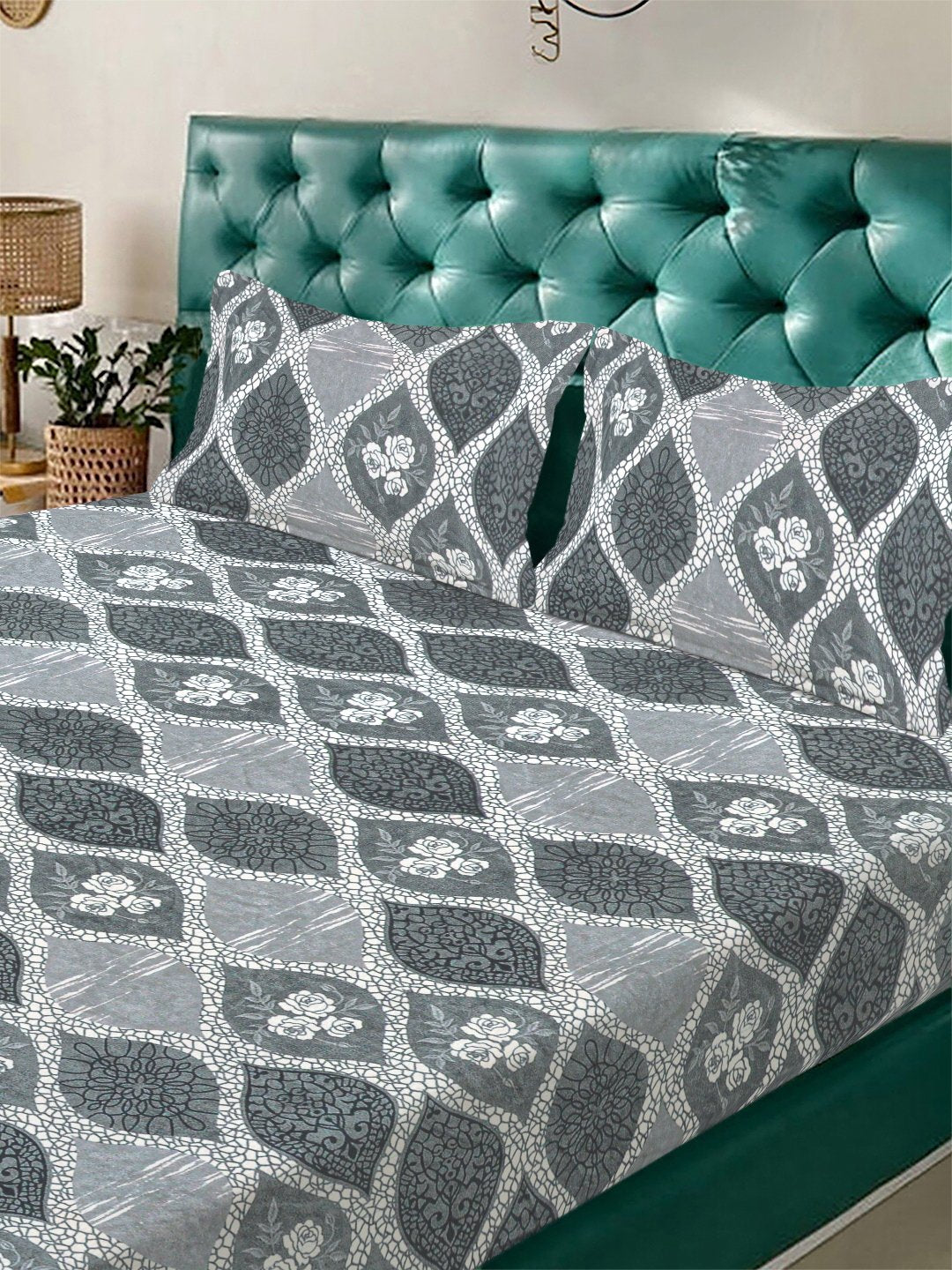 Grey Geometric Fitted Woolen Fitted Double Bedsheet with 2 Pillow Covers