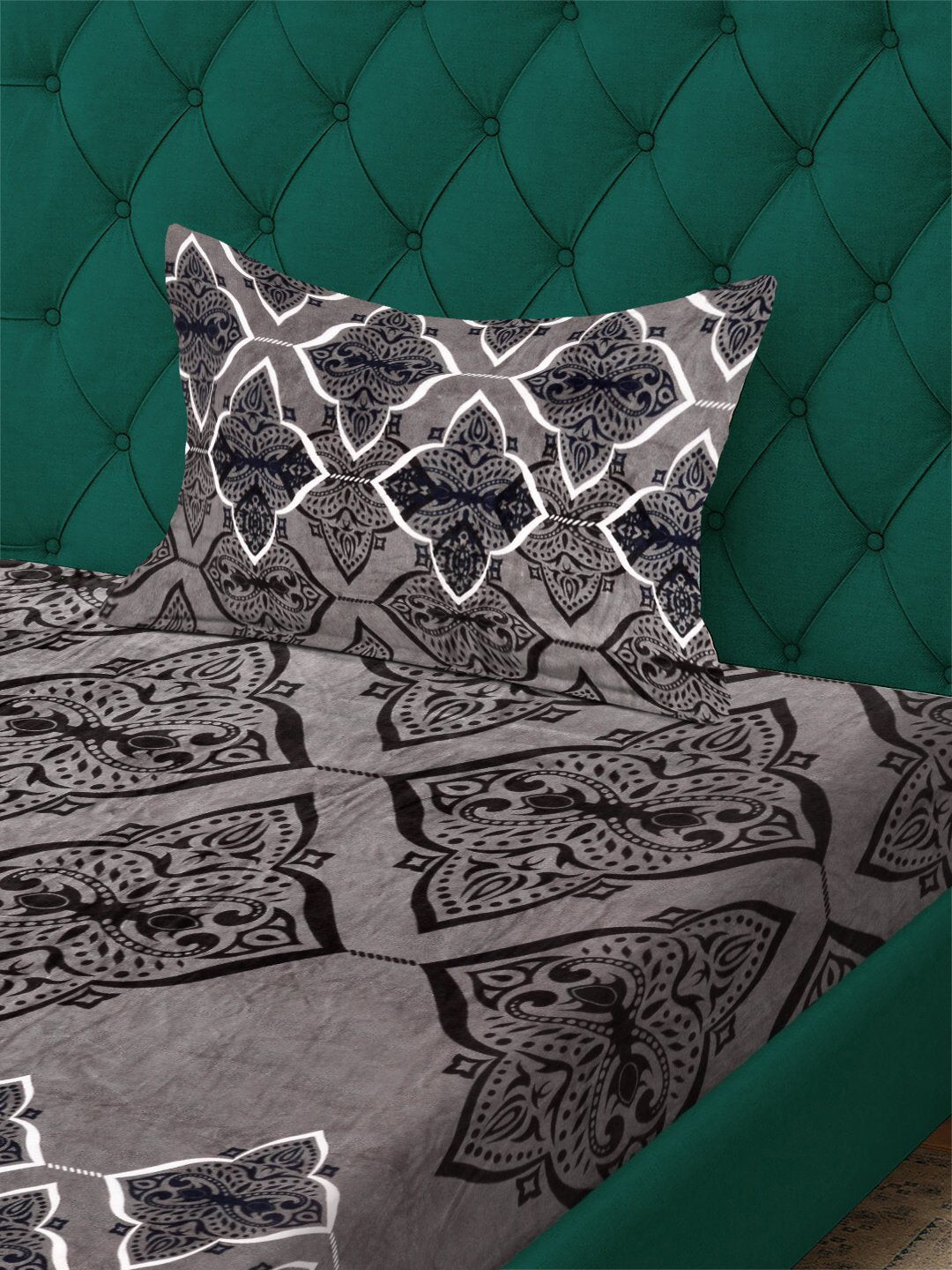 Brown Geometric Woolen Single Bedsheet with Pillow Cover