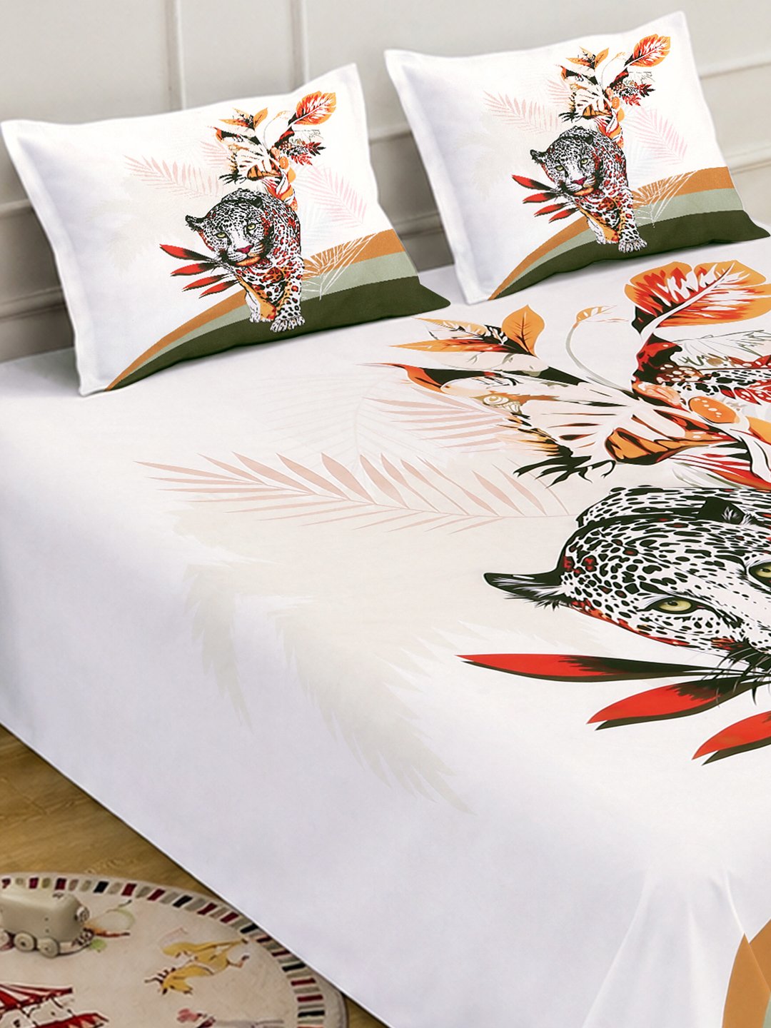 Digital White Animal Cotton Blend Double Bedsheet with 2 Pillow Covers